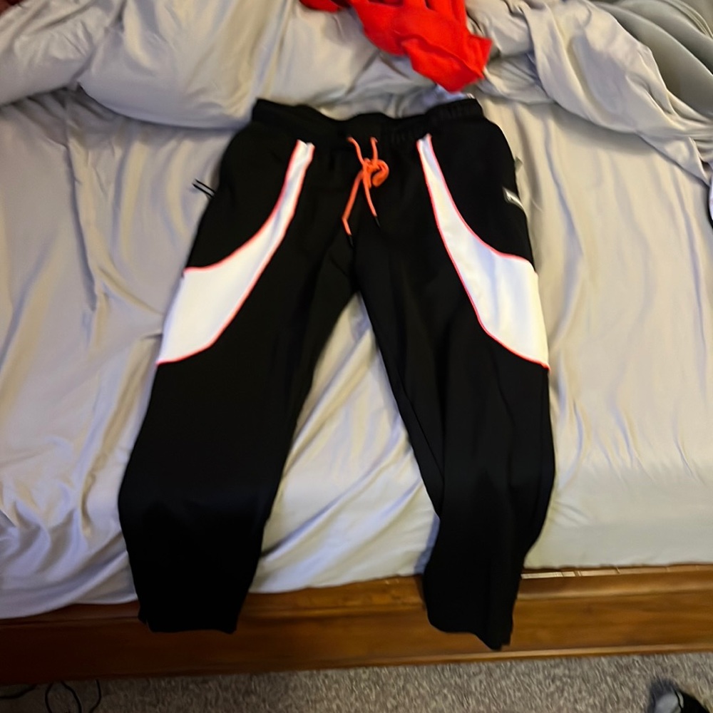Comfortable joggers.  Goes with the hoodie I listed!  Ask about a bundle!